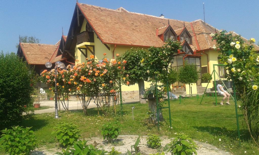 Vakacio Ueduelo Aparthotel Revfulop Ngoại thất bức ảnh